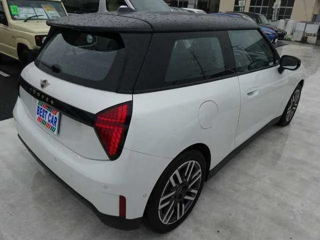 Rover Mini CooperE 3 2024 — миниатюра 3