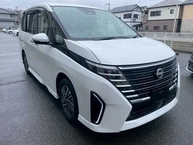 Nissan Serena 2025 — фото 1, купить с доставкой в Москву