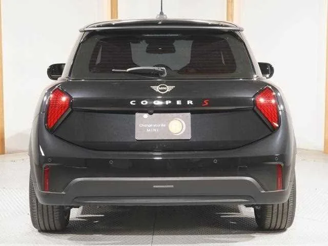 BMW MINI 2024 — миниатюра 4