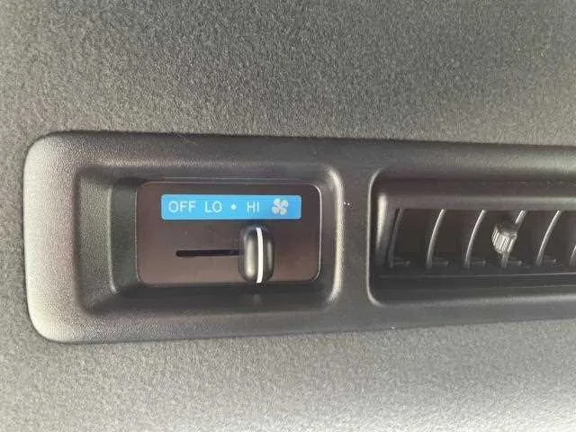 Toyota Hiace Van 2024 — миниатюра 3