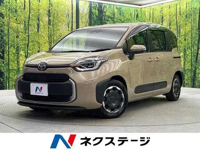 Toyota Sienta 2024 — фото 1, купить с доставкой в Москву