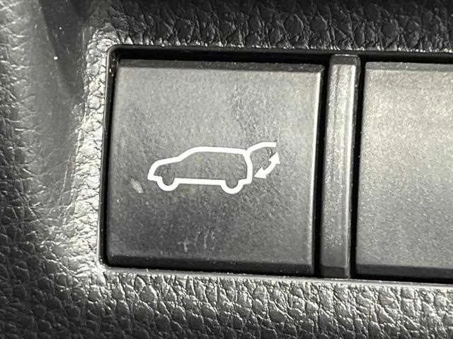 Toyota RAV4 2022 — миниатюра 3