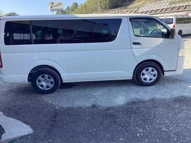 Toyota Hiace Van 2023 — миниатюра 3