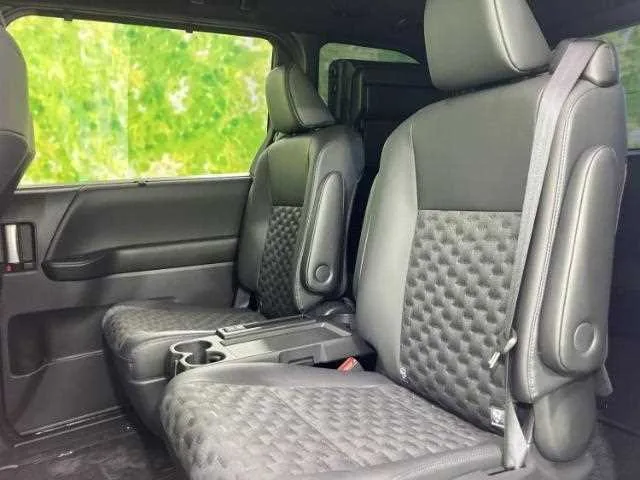 Toyota Voxy 2025 — миниатюра 5