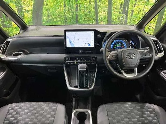 Toyota Voxy 2024 — миниатюра 2