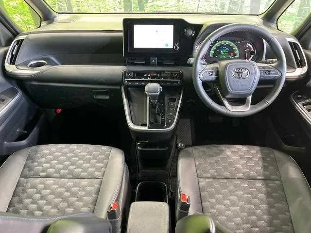 Toyota Voxy 2025 — миниатюра 2