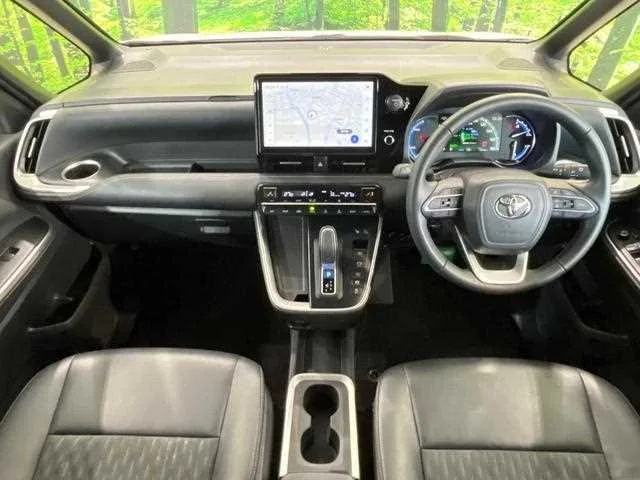 Toyota Noah 2023 — миниатюра 2