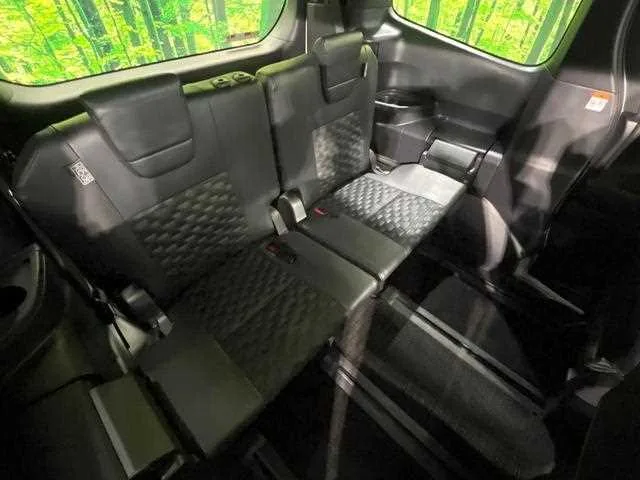 Toyota Voxy 2022 — миниатюра 4
