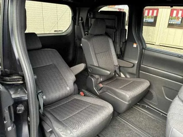 Toyota Noah 2022 — миниатюра 3