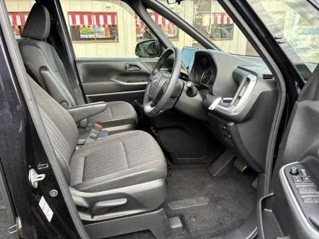 Toyota Noah 2022 — миниатюра 5