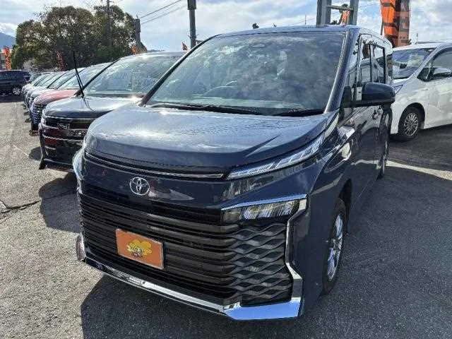 Toyota Voxy 2022 — миниатюра 4
