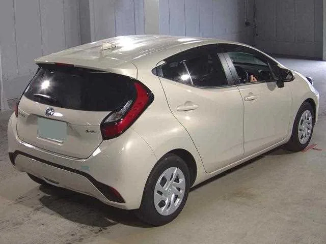 Toyota AQUA 2024 — миниатюра 2