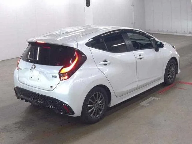 Toyota AQUA 2024 — миниатюра 2