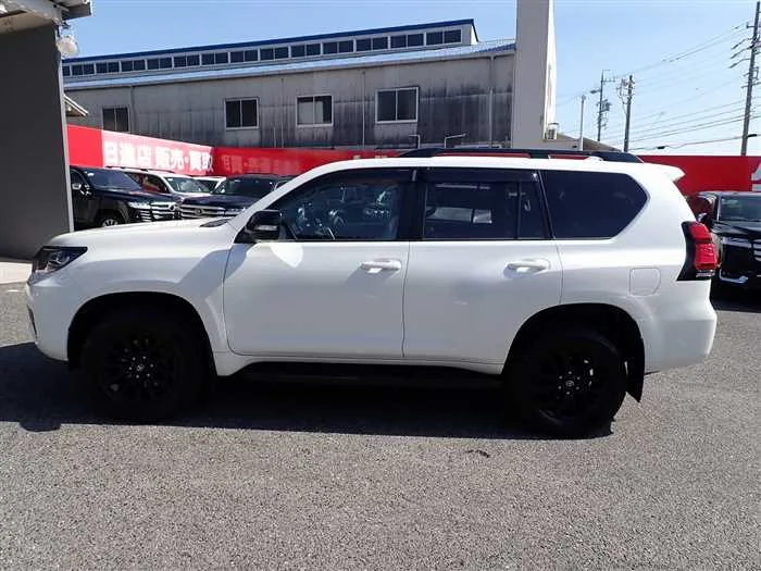 Toyota Land Cruiser Prado TX-L Matte Black Edition 2023 — миниатюра 2