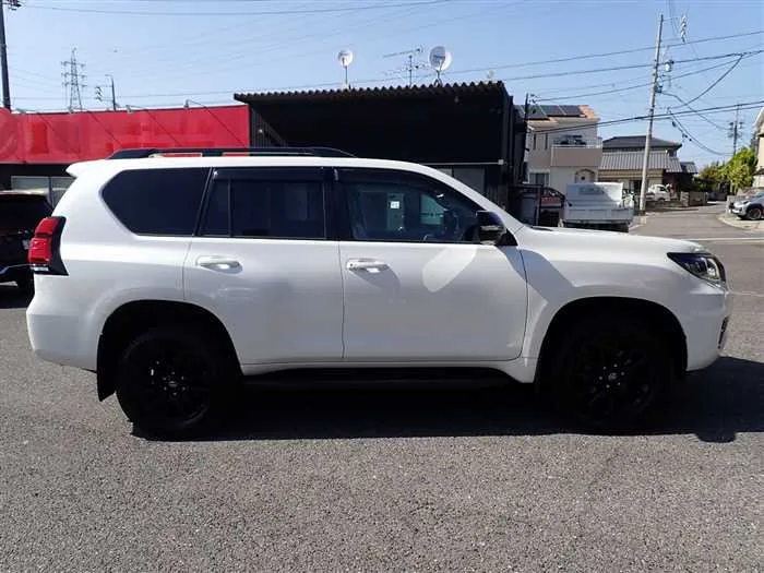 Toyota Land Cruiser Prado TX-L Matte Black Edition 2023 — миниатюра 3