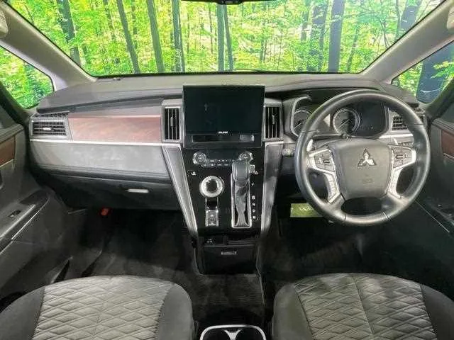 Mitsubishi Delica D:5 2024 — миниатюра 2