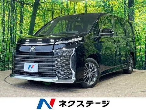 Toyota Voxy 2023 купить в Москве