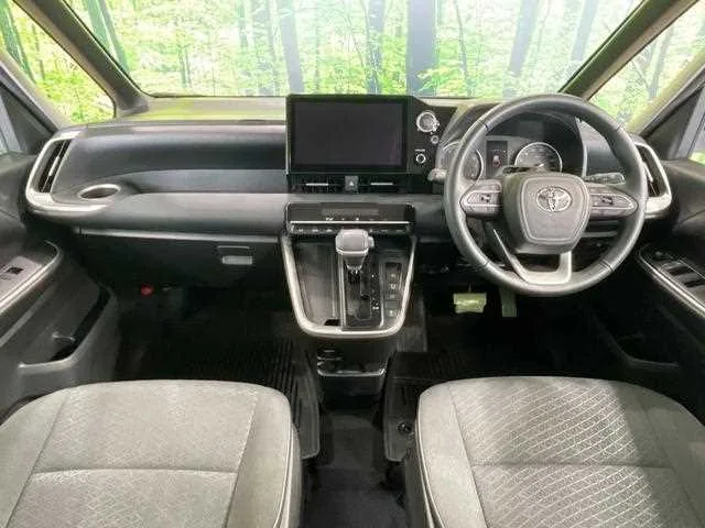 Toyota Noah 2022 — миниатюра 2