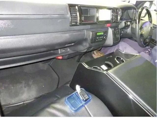 Toyota Hiace Van 2023 — миниатюра 4