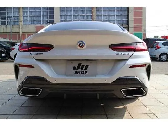 BMW 8 Series 2023 — миниатюра 2