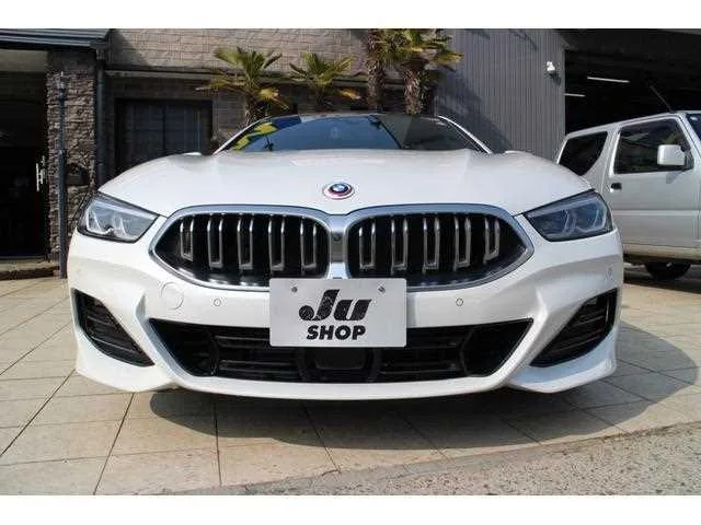 BMW 8 Series 2023 — миниатюра 3