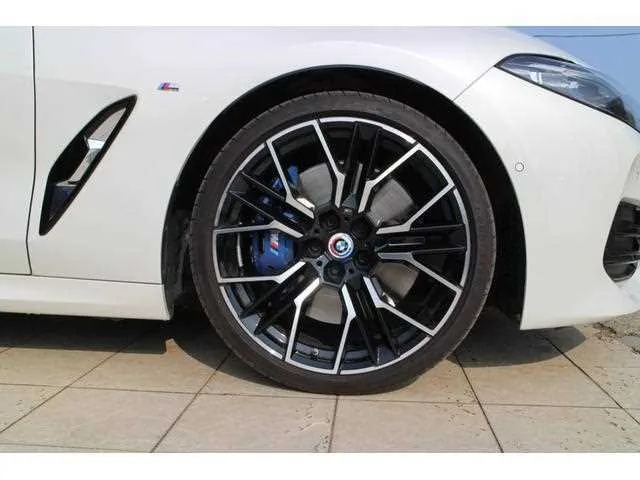 BMW 8 Series 2023 — миниатюра 4