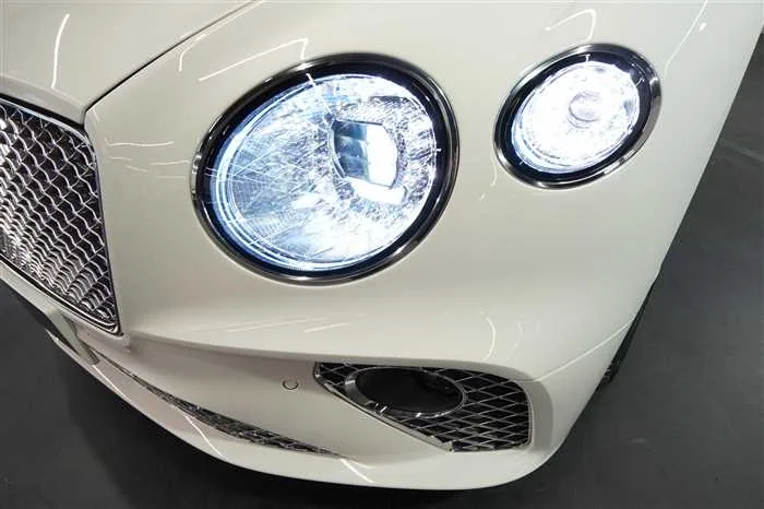 Bentley Continental GT CONTINENTAL GT AZURE V8 2025 — миниатюра 4