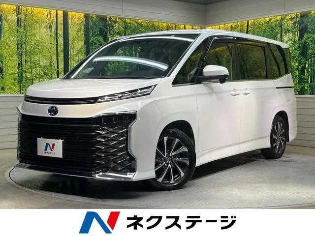 Toyota Voxy 2023 — фото 1, купить с доставкой в Москву