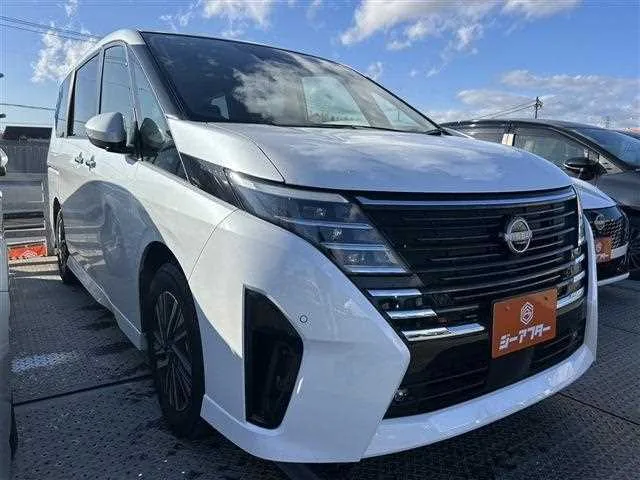 Nissan Serena 2025 — фото 1, купить с доставкой в Москву