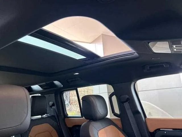 Land Rover Defender 2023 — миниатюра 5