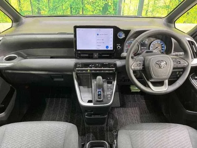 Toyota Noah 2022 — миниатюра 2