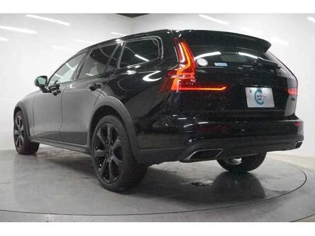 Volvo V60 2022 — миниатюра 2