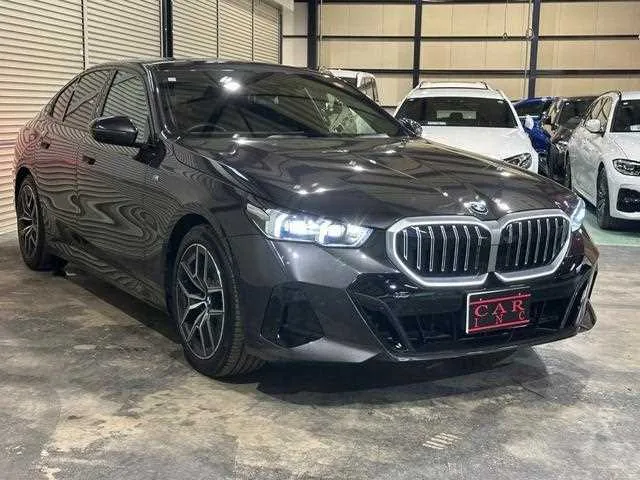 BMW 5 Series 2023 — миниатюра 2