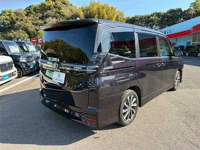 Toyota Voxy 2023 — миниатюра 3