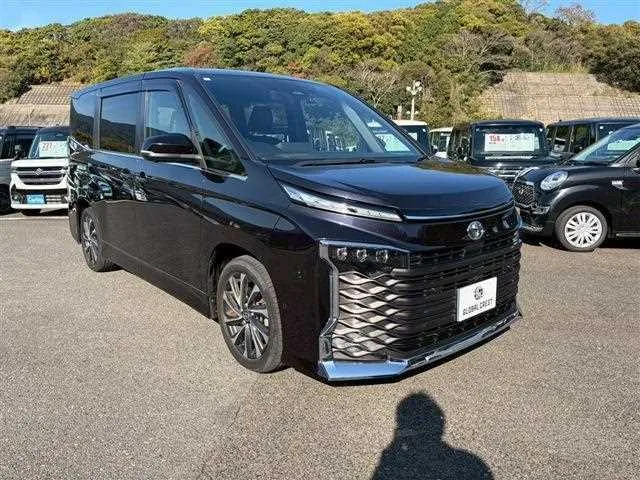 Toyota Voxy 2023 — миниатюра 5
