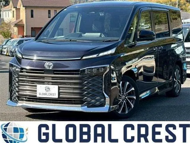 Toyota Voxy 2023 — фото 1, купить с доставкой в Москву