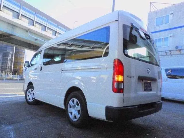 Toyota Hiace Van 2023 — миниатюра 2