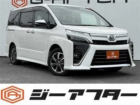 Toyota Voxy 2022 купить в Москве