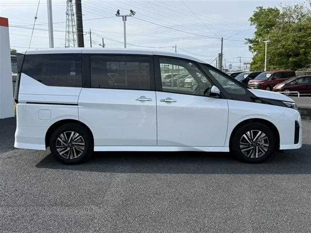 Nissan Serena 2025 — миниатюра 5