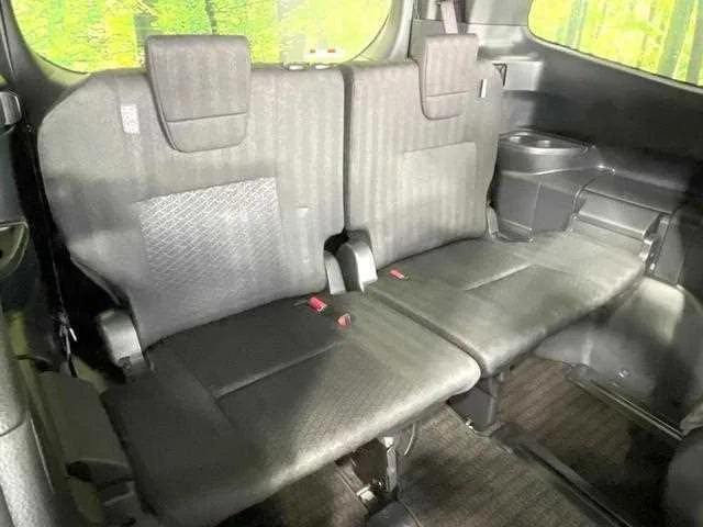 Toyota Voxy 2023 — миниатюра 4