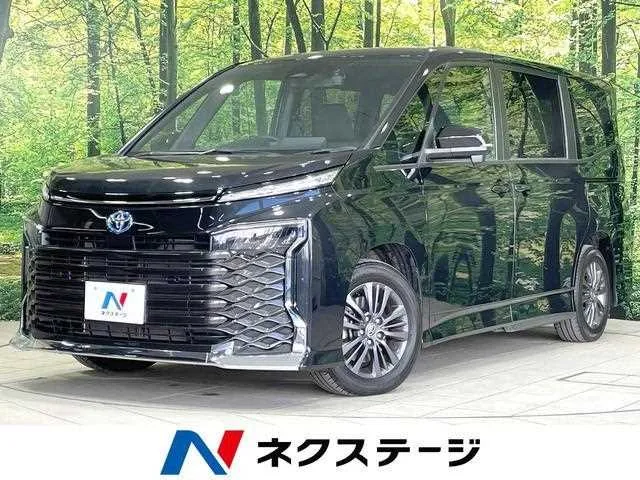 Toyota Voxy 2023 — фото 1, купить с доставкой в Москву