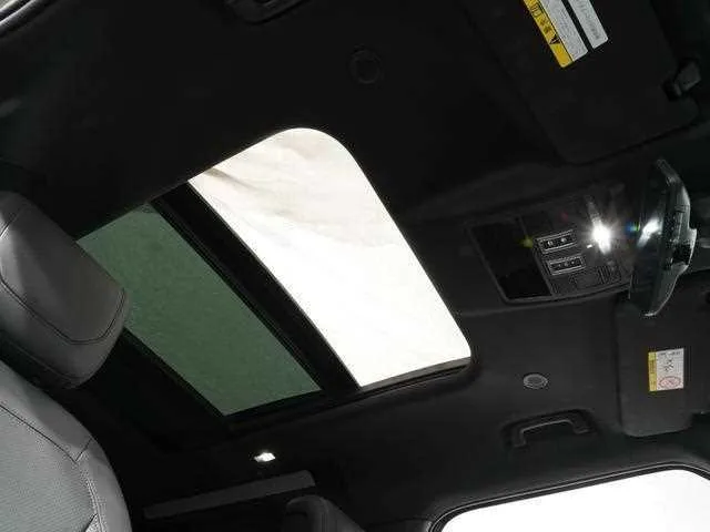 Land Rover Defender 2024 — миниатюра 5