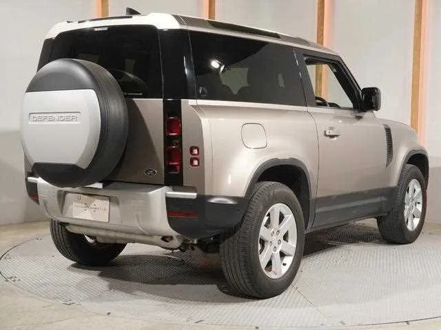 Land Rover Defender 2023 — миниатюра 5