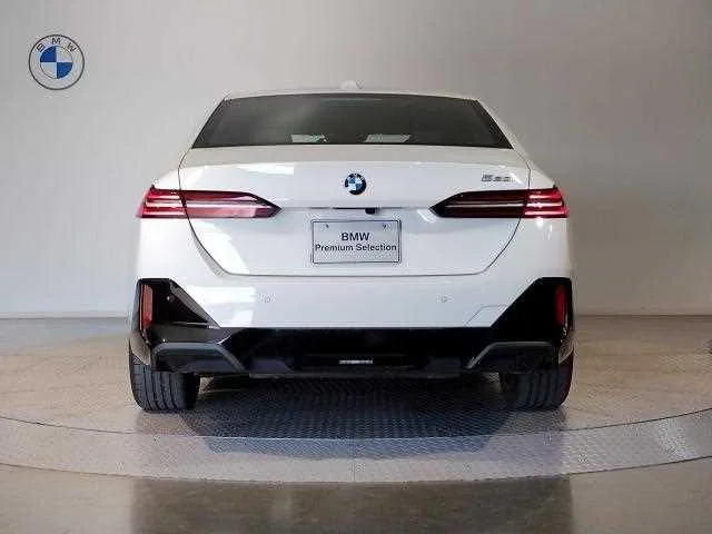 BMW 5 Series 2023 — миниатюра 5