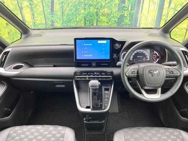Toyota Voxy 2025 — миниатюра 2