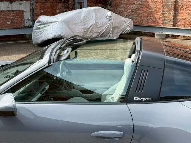 Porsche 911 2023 — миниатюра 5