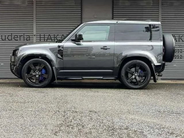 Land Rover Defender 2024 — миниатюра 3