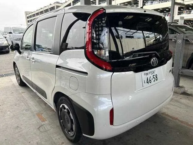 Toyota Sienta 2023 — миниатюра 2
