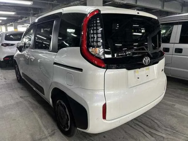 Toyota Sienta 2023 — миниатюра 2