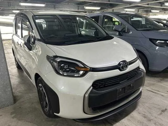 Toyota Sienta 2023 — фото 1, купить с доставкой в Москву